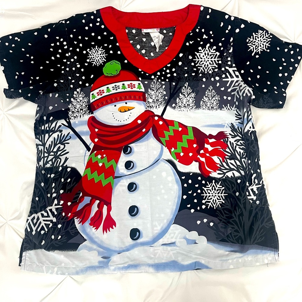 Uniform advantage, snowman scrub top size XL